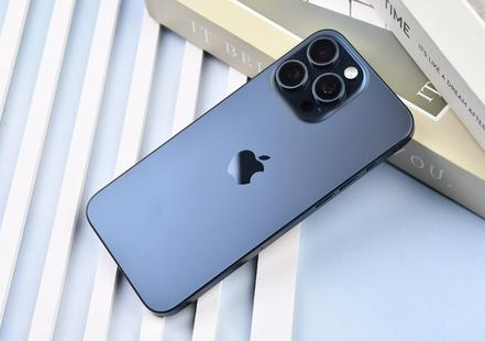 新丰苹果维修点分享iPhone 15 Pro Max屏幕更换全新实操风险 